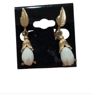 Vintage Gold-tone Flower Drop Cilp-on Earrings